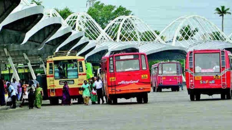 To decongest the ever busy Tambaram-Perungalathur stretch of GST Road during Deepavali, a temporary bus stand will be set up in Kilambakkam between Vandalur and Urapakkam for three days from October 26 for the state express transport corporation and omni buses. (Representational image) To decongest the ever busy Tambaram-Perungalathur stretch of GST Road during Deepavali, a temporary bus stand will be set up in Kilambakkam between Vandalur and Urapakkam for three days from October 26 for the state express transport corporation and omni buses. (Representational image)