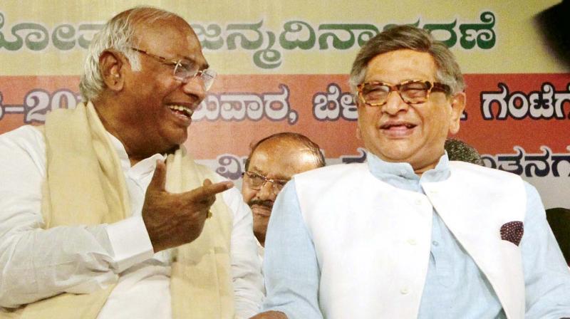 A file photo of veteran Congress leader Mallikarjun Kharge with former Chief Minister S.M. Krishna. A file photo of veteran Congress leader Mallikarjun Kharge with former Chief Minister S.M. Krishna.