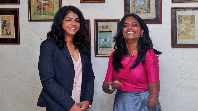 Wrestler Sakshi Malik along with Bengaluru-based blade runner Shalini Saraswathi in Mumbai on Wednesday.(Photo: Debashish Dey) Wrestler Sakshi Malik along with Bengaluru-based blade runner Shalini Saraswathi in Mumbai on Wednesday.(Photo: Debashish Dey)