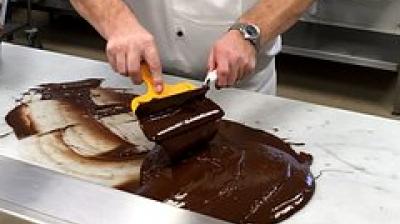 Sales of mainstream milk chocolate bars have stagnated as consumers worried about obesity and heart disease turn to snacks with less sugar. (Photo: Pixabay)