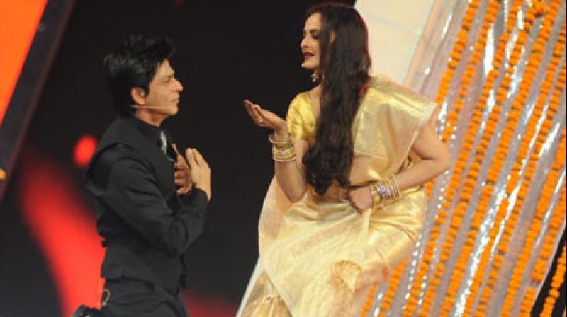 Rekha along with Maharashtra Governor C Vidyasagar Rao will give the award. Rekha along with Maharashtra Governor C Vidyasagar Rao will give the award.