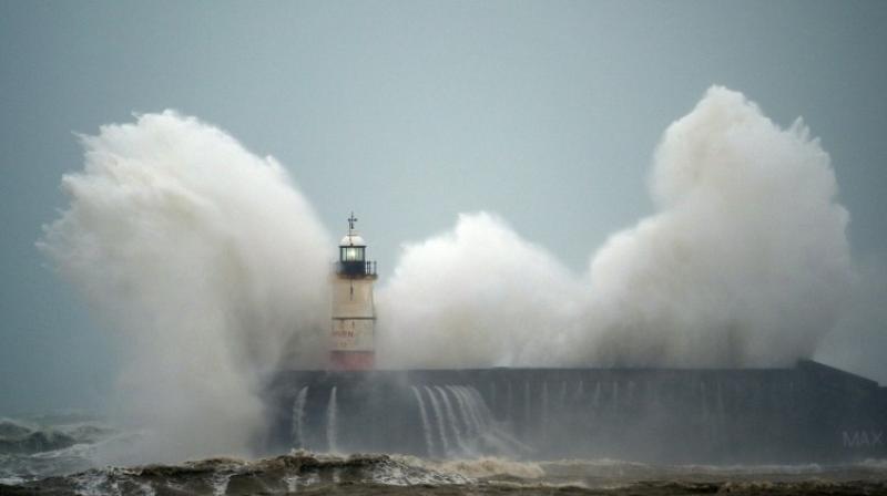 Waves crash over Newhaven Lighthouse on the south coast of England. AFP photo