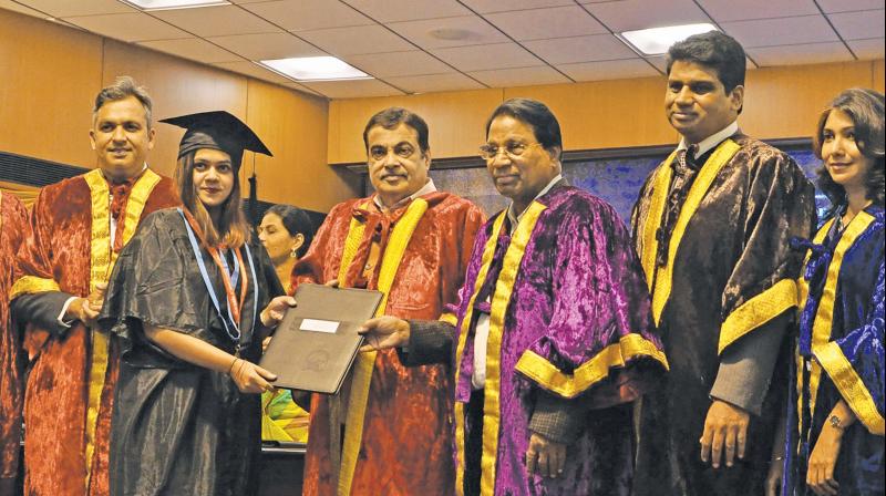 Union minister Nitin Gadkari and VIT Chancellor G. Viswanathan handing over degree certificate to a student at VIT convocation on Saturday. (Photo: D. Senthil Nathan) Union minister Nitin Gadkari and VIT Chancellor G. Viswanathan handing over degree certificate to a student at VIT convocation on Saturday. (Photo: D. Senthil Nathan)