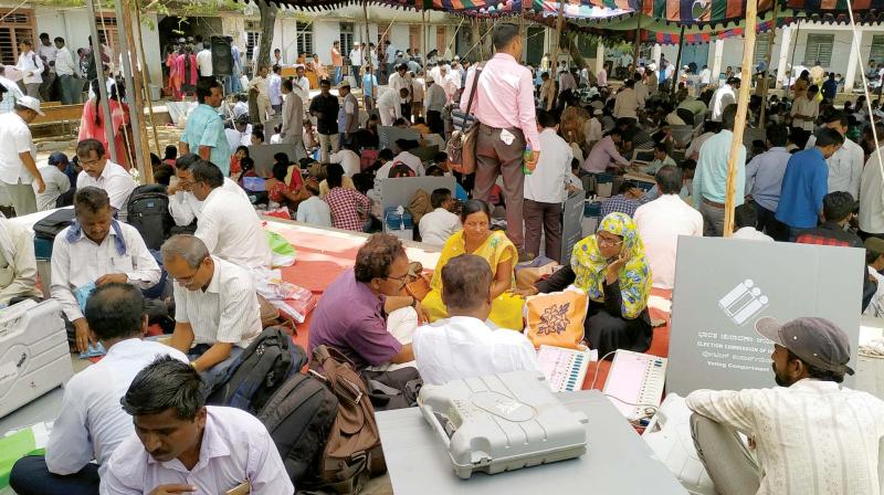 Poll officials all set to leave for Chincholi in Kalaburagi district on Saturday, where byelection will be held on Sunday. (KPN) Poll officials all set to leave for Chincholi in Kalaburagi district on Saturday, where byelection will be held on Sunday. (KPN)