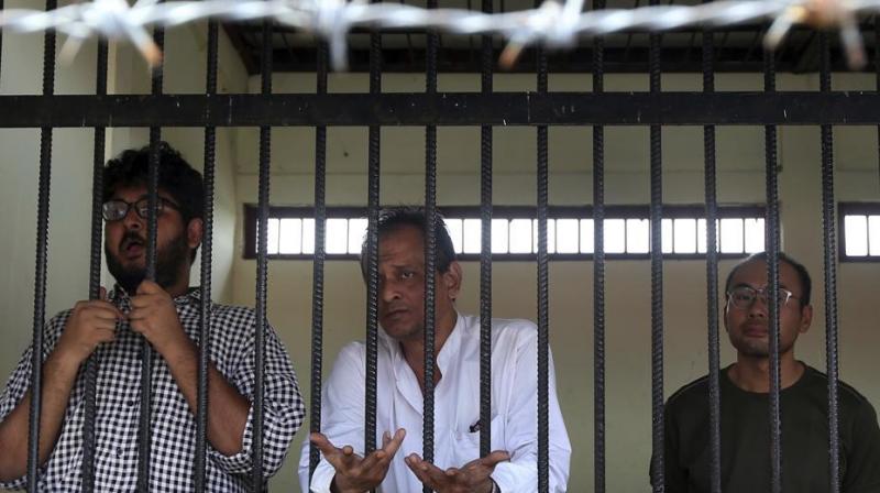 Cameraman Lau Hon Meng from Singapore and reporter Mok Choy Lin from Malaysia, were detained on Oct. 27 along with their Myanmar interpreter, Aung Naing Soe, and driver, Hla Tin. (Photo: AP) Cameraman Lau Hon Meng from Singapore and reporter Mok Choy Lin from Malaysia, were detained on Oct. 27 along with their Myanmar interpreter, Aung Naing Soe, and driver, Hla Tin. (Photo: AP)
