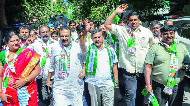 JDS workers protest in front of BJP MLA Ashwath Narayana's residence over his alleged attempts to destablise the government, in Bengaluru, Wednesday. (PTI) JDS workers protest in front of BJP MLA Ashwath Narayana's residence over his alleged attempts to destablise the government, in Bengaluru, Wednesday. (PTI)