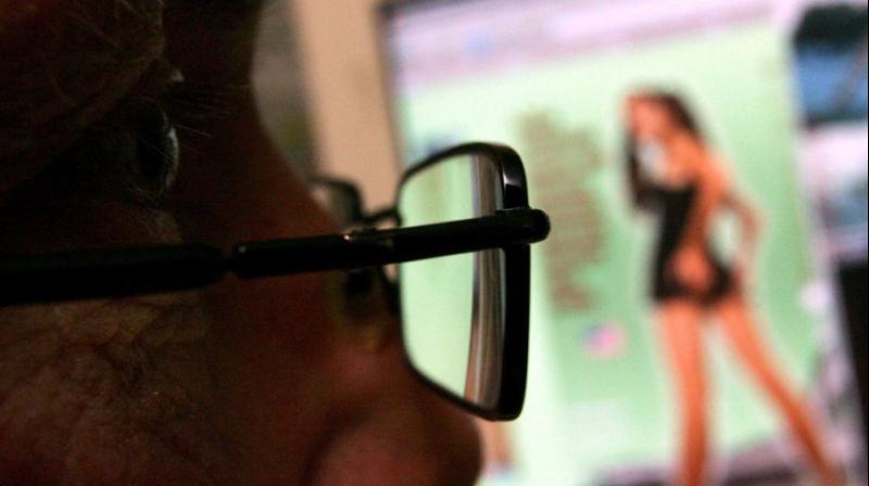There are videos with a woman performing oral sex on a man playing Fortnite (Photo: AFP) There are videos with a woman performing oral sex on a man playing Fortnite (Photo: AFP)