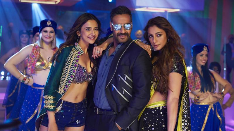 Ajay Devgn, Rakul Preet and Tabu in the still from Hauli Hauli song. Ajay Devgn, Rakul Preet and Tabu in the still from Hauli Hauli song.
