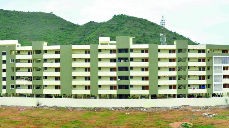 Vinukonda is famous for copper, lead and zinc mineral sulphides belonging to Agnigundala belt. Vinukonda is famous for copper, lead and zinc mineral sulphides belonging to Agnigundala belt.