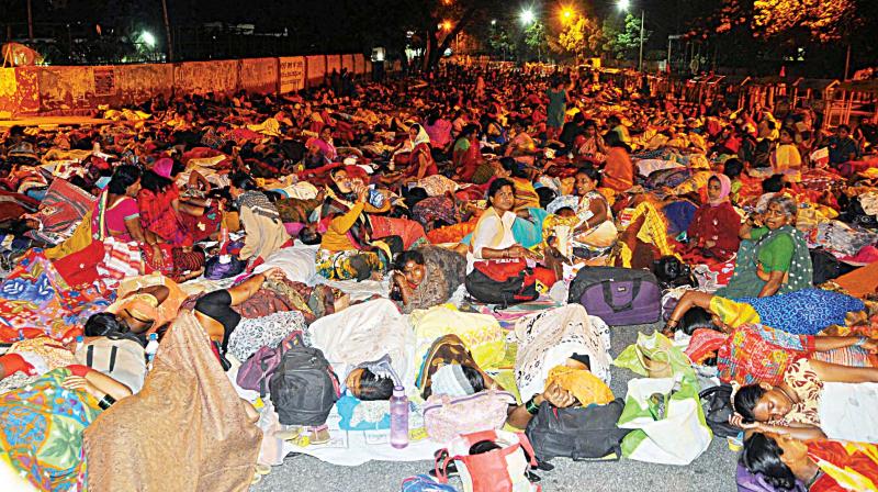 Anganwadi workers from all over the state take part in a protest rally in Bengaluru on Monday evening. (Photo: Shashidhar B.) Anganwadi workers from all over the state take part in a protest rally in Bengaluru on Monday evening. (Photo: Shashidhar B.)