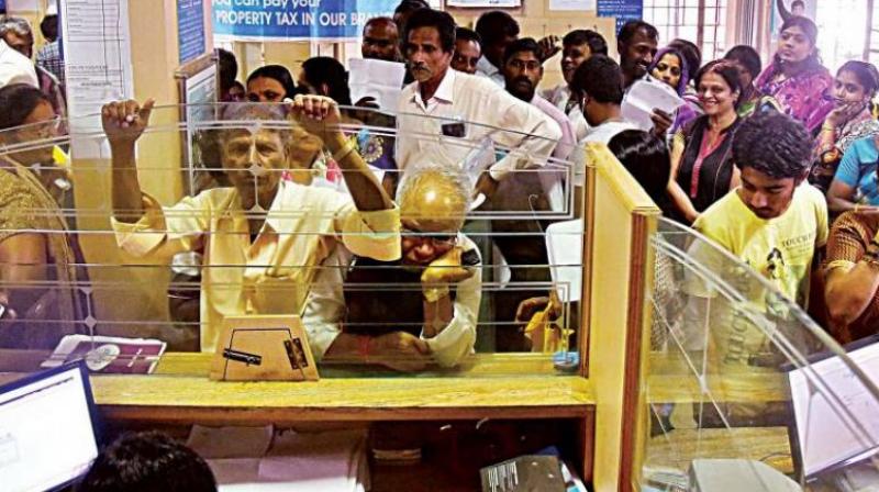 A senior bank employee says that cashiers have been psychologically programmed over time to count in 500s and 1000s. (Representational image) A senior bank employee says that cashiers have been psychologically programmed over time to count in 500s and 1000s. (Representational image)