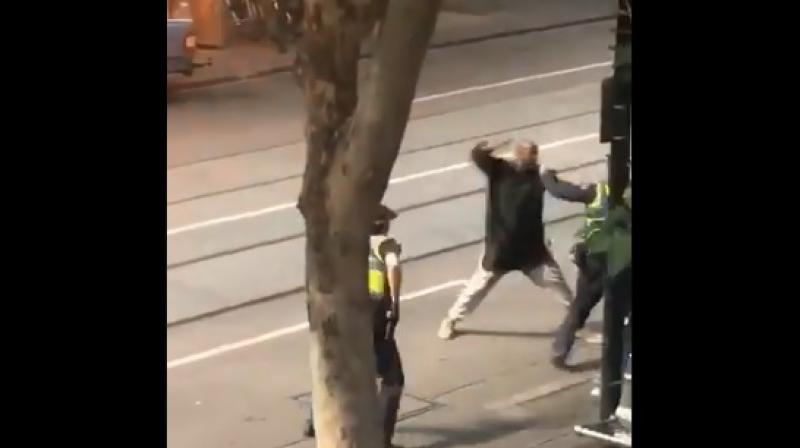 Local media showed footage of a large man slashing wildly at police officers before being shot. (Photo: Screengrab | @fayfayang) Local media showed footage of a large man slashing wildly at police officers before being shot. (Photo: Screengrab | @fayfayang)