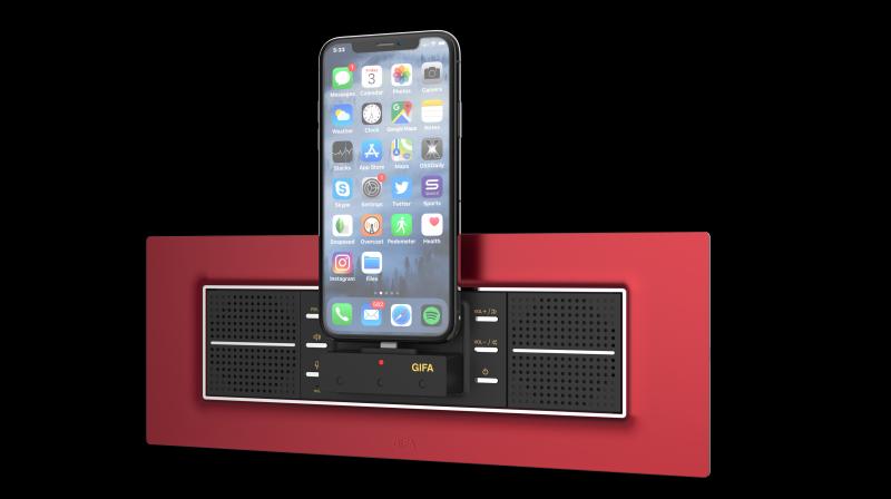 Goldmedal’s i-Dock player lets you charge your iPhone / iPod device as well as play music stored. Goldmedal’s i-Dock player lets you charge your iPhone / iPod device as well as play music stored.