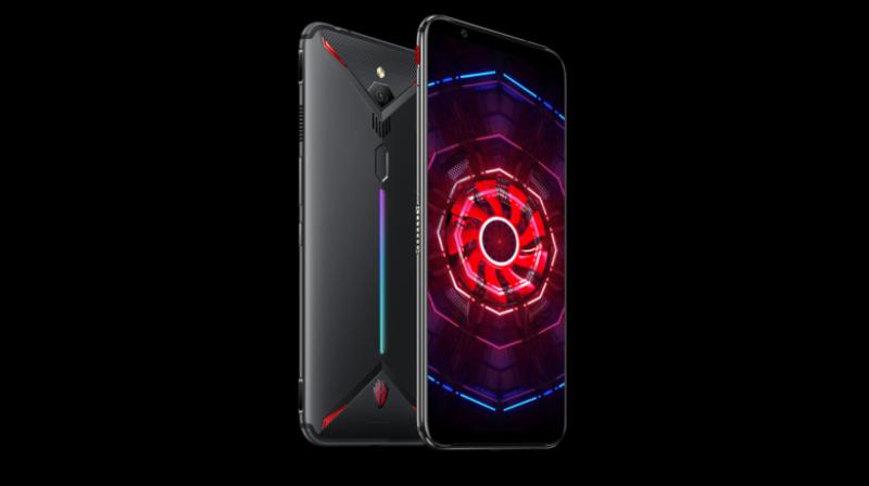 The 6.65inch ultra-widescreen FHD+ HDR AMOLED display boasts a 90hz refresh rate. The 6.65inch ultra-widescreen FHD+ HDR AMOLED display boasts a 90hz refresh rate.
