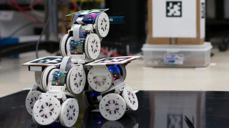 The robots can be connected into 17 different configurations. (Photo: ModLab UPenn) The robots can be connected into 17 different configurations. (Photo: ModLab UPenn)
