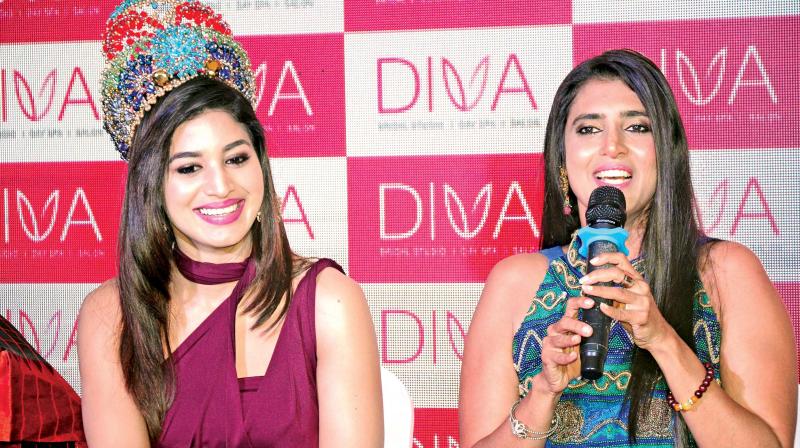Actor Kasthuri is speaking at inauguration of Diva, in Coimbatore. (DC) Actor Kasthuri is speaking at inauguration of Diva, in Coimbatore. (DC)