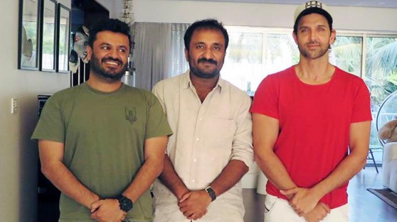 Vikas Bahl, Anand Kumar and Hrithik Roshan captured. Vikas Bahl, Anand Kumar and Hrithik Roshan captured.