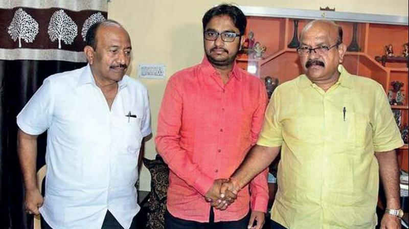 Former MLA Umesh Jadhav (right) with his son and Chincholi BJP candidate Dr Avinash Jadhav. Former MLA Umesh Jadhav (right) with his son and Chincholi BJP candidate Dr Avinash Jadhav.