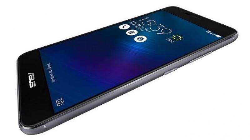 For added security Zenfone 3 Max has a fingerprint sensor that is conveniently positioned near the top of the rear panel. For added security Zenfone 3 Max has a fingerprint sensor that is conveniently positioned near the top of the rear panel.