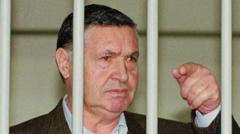 In this April 29, 1993 photo, Mafia "boss of bosses" Salvatore "Toto" Riina, is seen behind bars, during a trial in Rome. (Photo: AP) In this April 29, 1993 photo, Mafia "boss of bosses" Salvatore "Toto" Riina, is seen behind bars, during a trial in Rome. (Photo: AP)