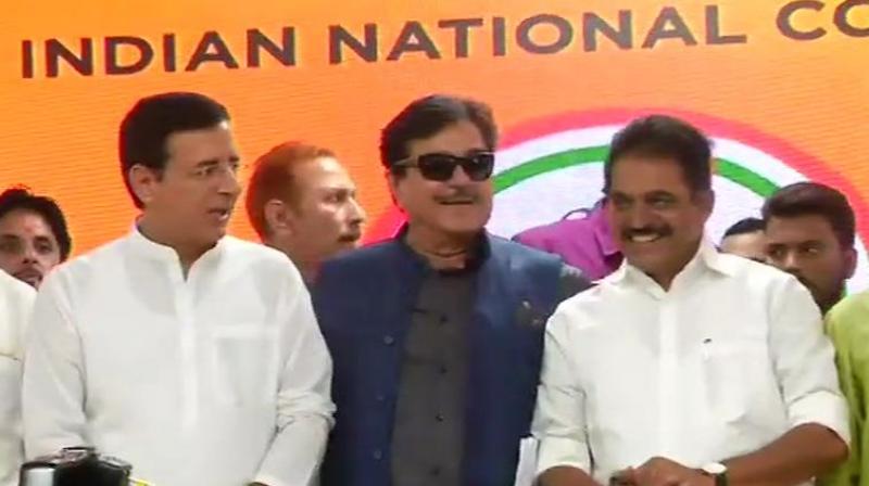 Congress spokesperson Randeep Surjewala, AICC in-charge for party's Bihar unit Shaktisinh Gohil welcomed Sinha into the party. (Image: ANI twitter) Congress spokesperson Randeep Surjewala, AICC in-charge for party's Bihar unit Shaktisinh Gohil welcomed Sinha into the party. (Image: ANI twitter)
