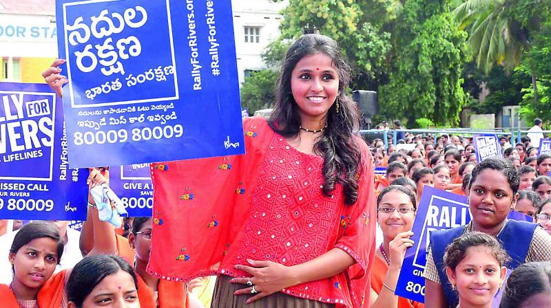 Pop singer Smita and students holding Rally for Rivers placards at a programme in Vijayawada on Wednesday.(Photo: DC) Pop singer Smita and students holding Rally for Rivers placards at a programme in Vijayawada on Wednesday.(Photo: DC)