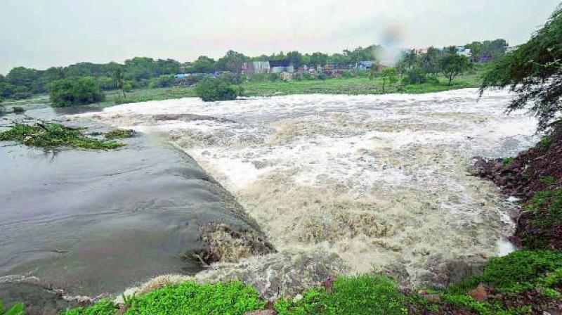 KRMB member-secretary Sameer Chatterjee on Wednesday ruled out any changes in the interim order on water releases for rabi for both Telangana and AP states. KRMB member-secretary Sameer Chatterjee on Wednesday ruled out any changes in the interim order on water releases for rabi for both Telangana and AP states.
