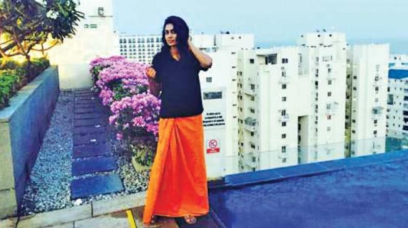 Sonya seen wearing a veshti (mundu) Sonya seen wearing a veshti (mundu)