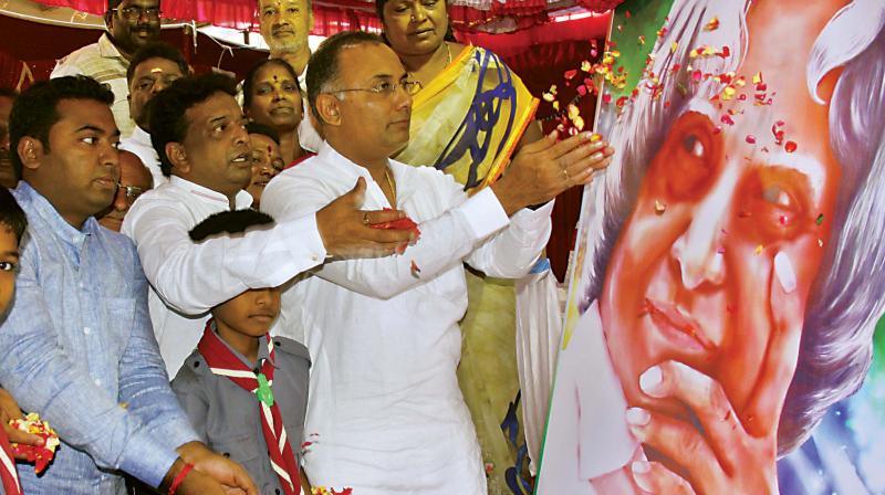 KPCC chief Dinesh Gundurao offers floral tribute to A.P.J. Abdul Kalam on his birth anniversary celebration, in Bengaluru on Monday (Image DC) KPCC chief Dinesh Gundurao offers floral tribute to A.P.J. Abdul Kalam on his birth anniversary celebration, in Bengaluru on Monday (Image DC)