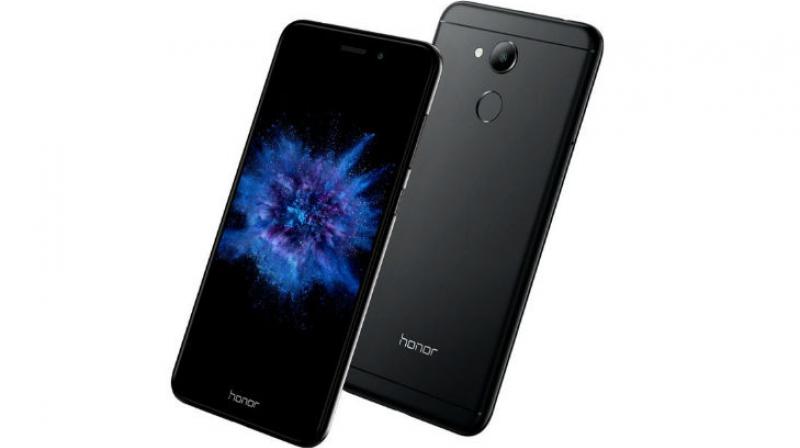The V9 Play is built on a MediaTek MT6750 octa-core chipset and comes with a choice of either 3GB or 4GB RAM along with a 32GB onboard storage, which is expandable up to 128GB. The V9 Play is built on a MediaTek MT6750 octa-core chipset and comes with a choice of either 3GB or 4GB RAM along with a 32GB onboard storage, which is expandable up to 128GB.