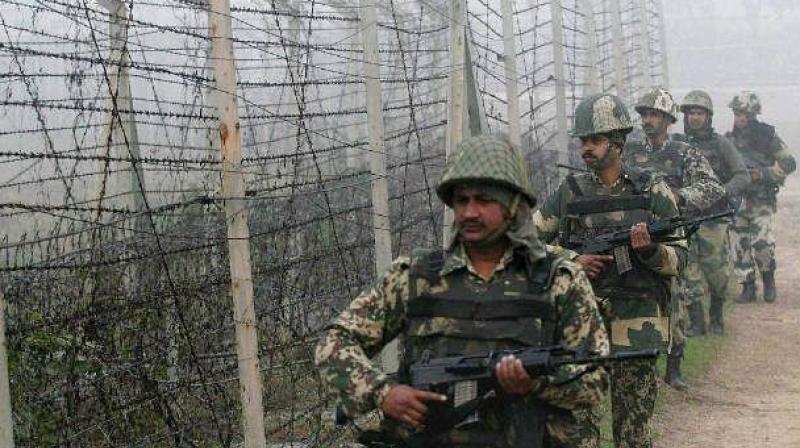 Indian, Pakistani armies trade heavy fire on LoC Indian, Pakistani armies trade heavy fire on LoC