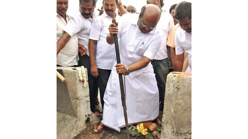 Fisheries minister D. Jayakumar begins work for erecting street lights at Ennore highway in Chennai on Wednesday. (Photo: DC) Fisheries minister D. Jayakumar begins work for erecting street lights at Ennore highway in Chennai on Wednesday. (Photo: DC)