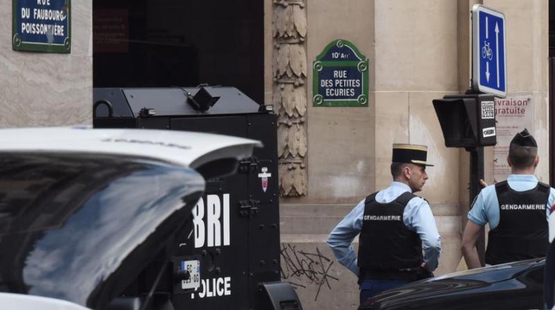 Gendarmes stand next to a Police BRI intervention brigade vehicle on June 12, 2018 in central Paris near the site where an armed man had taken hostages. (Photo: AFP) Gendarmes stand next to a Police BRI intervention brigade vehicle on June 12, 2018 in central Paris near the site where an armed man had taken hostages. (Photo: AFP)