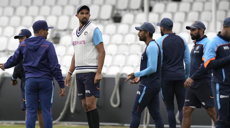 Indias Ishant Sharma, third left, looks on during a training session ahead of the fourth Test at The Oval cricket ground in London, Tuesday, Aug. 31, 2021. England will play India in the fourth Test match starting at the ground on Thursday. (Photo: AP)