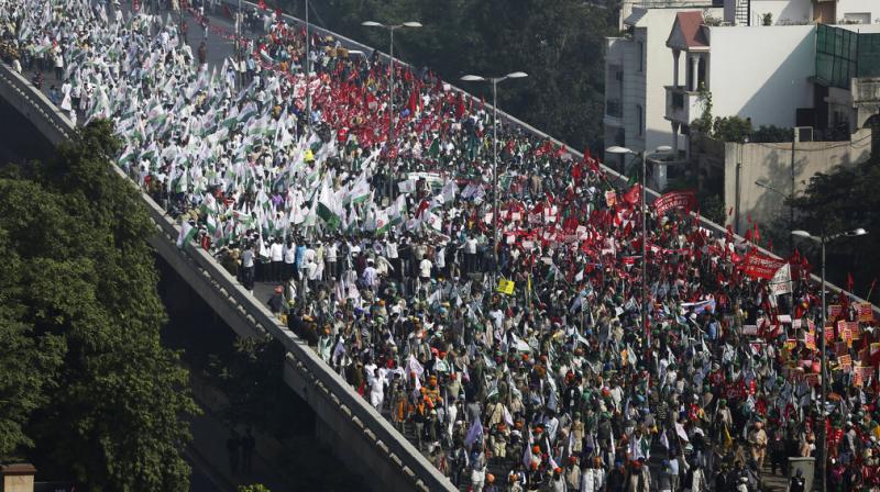Thousands of farmers are marching to Parliament demanding higher prices for their produce and a government waiver on their farm loans to alleviate hardships. (Photo: AP) Thousands of farmers are marching to Parliament demanding higher prices for their produce and a government waiver on their farm loans to alleviate hardships. (Photo: AP)