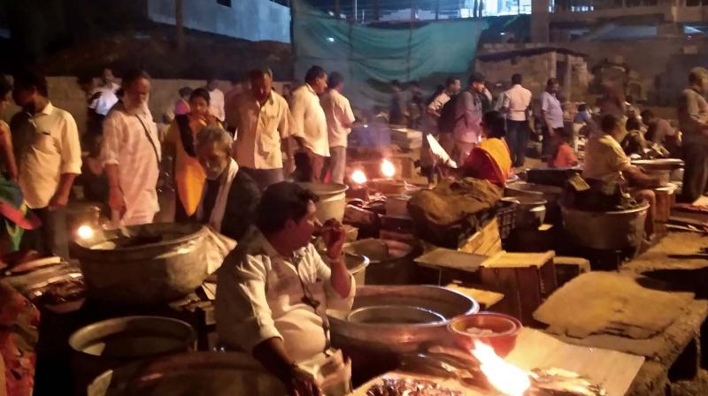 Many markets around city are alive from 6 pm to 10 pm. Many markets around city are alive from 6 pm to 10 pm.
