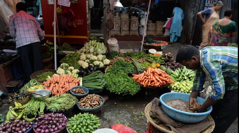 Indias July retail inflation dims chances of rate cut. (AFP Photo)