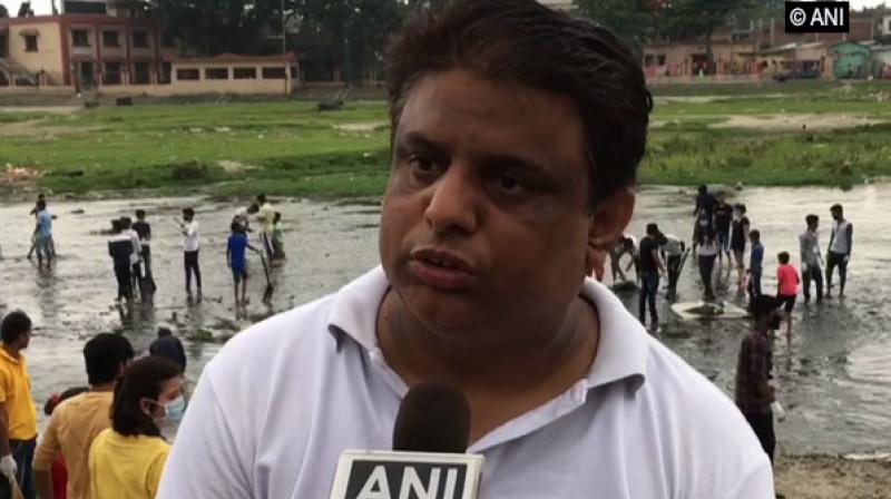 Arunangsu Sharma, organiser of Mahananda Bachao Abhiyan said, ‘It is very unfortunate to see water bodies getting contaminated day-by-day.’ (Photo: ANI) Arunangsu Sharma, organiser of Mahananda Bachao Abhiyan said, ‘It is very unfortunate to see water bodies getting contaminated day-by-day.’ (Photo: ANI)