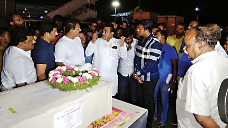 The bodies of Nagaraj Shetty and Pala Ramakrishnappa, victims of the Easter Sunday blasts in Sri Lanka, being received at KIA, Bengaluru, by Home Minister M.B. Patil and MLA Vishwanath on Tuesday (Photo: R. Samuel) The bodies of Nagaraj Shetty and Pala Ramakrishnappa, victims of the Easter Sunday blasts in Sri Lanka, being received at KIA, Bengaluru, by Home Minister M.B. Patil and MLA Vishwanath on Tuesday (Photo: R. Samuel)