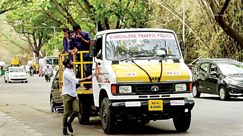 Though the police have earlier made several announcements exhorting people to remove abandoned vehicles from roads and footpaths, they continue to remain there. Though the police have earlier made several announcements exhorting people to remove abandoned vehicles from roads and footpaths, they continue to remain there.
