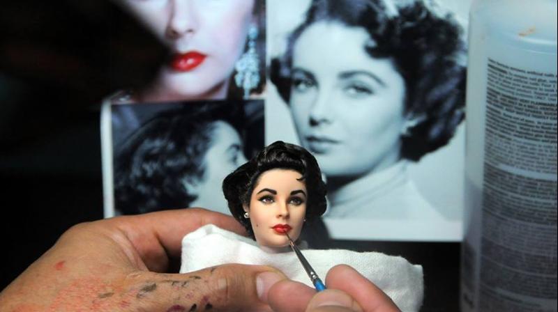 Noel custom repainting Mattel Elizabeth Taylor doll (Photo: Facebook) Noel custom repainting Mattel Elizabeth Taylor doll (Photo: Facebook)