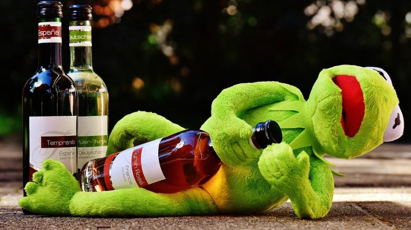 Chronic stress can increase drinking, and chronic drinking can elevate anxiety and dysregulate normal responses to stressors (Photo: Pixabay) Chronic stress can increase drinking, and chronic drinking can elevate anxiety and dysregulate normal responses to stressors (Photo: Pixabay)