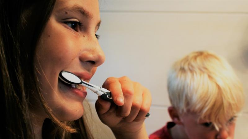 Tooth decay occurs when foods containing carbohydrates (sugars and starches), such as breads, cereals, milk, soda, fruits, cakes, or candy are left on the teeth (Photo: Pixabay) Tooth decay occurs when foods containing carbohydrates (sugars and starches), such as breads, cereals, milk, soda, fruits, cakes, or candy are left on the teeth (Photo: Pixabay)