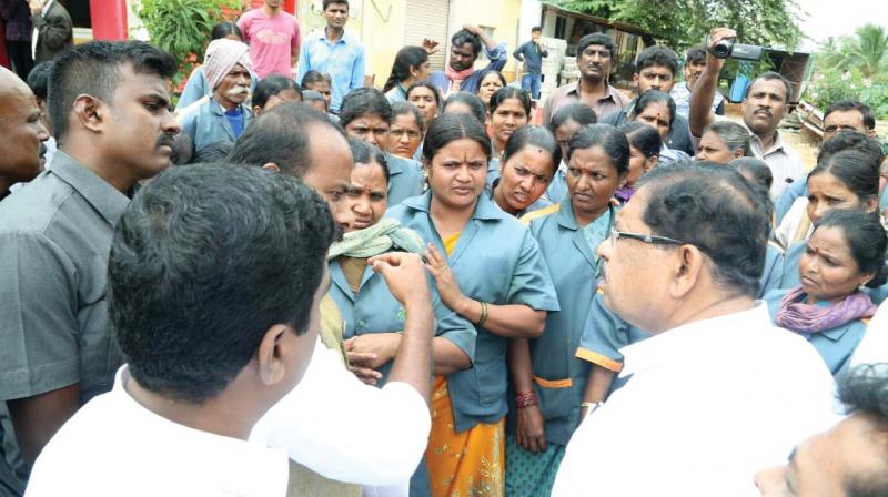 Deputy Chief Minister and Bengaluru Development Minister Dr G. Parameshwar talks to pourakarmikas in Bengaluru on Monday. (Photo:DC) Deputy Chief Minister and Bengaluru Development Minister Dr G. Parameshwar talks to pourakarmikas in Bengaluru on Monday. (Photo:DC)