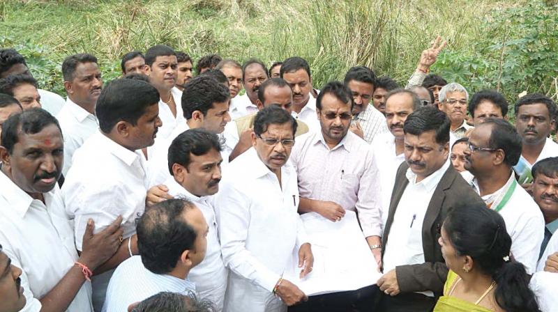 Deputy Chief Minister and Bengaluru Development Minister Dr G. Parameshwar goes on a lake inspection drive, Bengaluru on Monday. (Photo:DC) Deputy Chief Minister and Bengaluru Development Minister Dr G. Parameshwar goes on a lake inspection drive, Bengaluru on Monday. (Photo:DC)