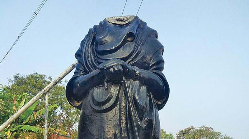 Periyar statue vandalised near Alangudi. (Photo: DC) Periyar statue vandalised near Alangudi. (Photo: DC)