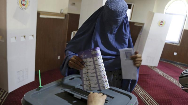 A woman casts her vote in Parliamentary elections in old city of Kabul, Afghanistan, Saturday, October 20, 2018. (Photo: AP) A woman casts her vote in Parliamentary elections in old city of Kabul, Afghanistan, Saturday, October 20, 2018. (Photo: AP)