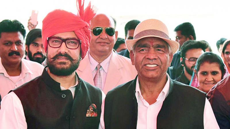 Aamir Khan with Mahavir Singh Phogat. Aamir Khan with Mahavir Singh Phogat.