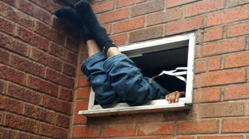 Officer PC Matthew Willocks was sent to the scene and clicked the photograph of the helpless suspect. (Photo: Twitter/WMPolice) Officer PC Matthew Willocks was sent to the scene and clicked the photograph of the helpless suspect. (Photo: Twitter/WMPolice)