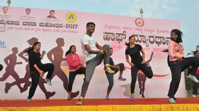 Youngsters participate in Dasara half-marathon in Mysuru on Sunday (Photo: KPN) Youngsters participate in Dasara half-marathon in Mysuru on Sunday (Photo: KPN)